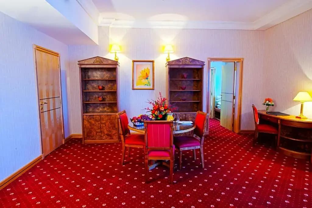 Capitol Hotel - photo 9