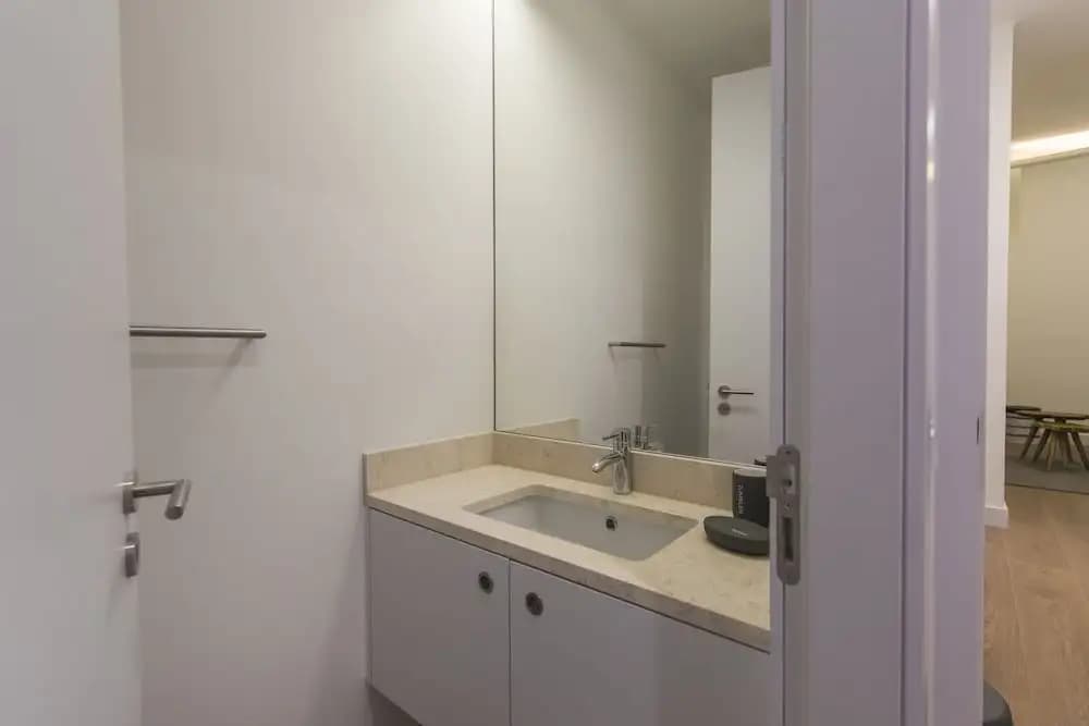 High Ceiling Duplex Apt Cais do Sodre - photo 8