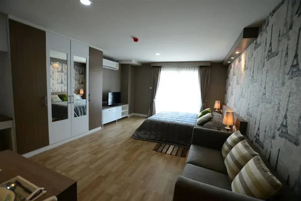 Cy Condo - photo 5