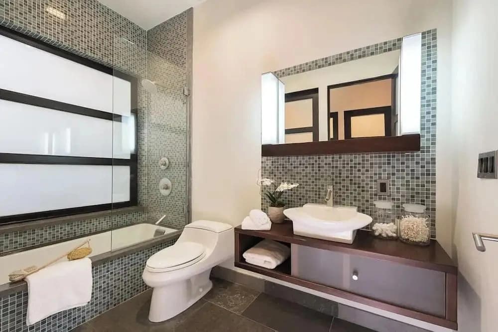 Beverly Crest: Ultra-private BH Retreat w/ Infinity Pool & Skyline Vistas - photo 8