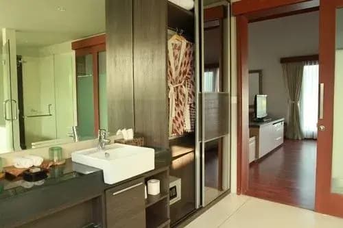 Water Edge Villa by Soscomma - photo 9