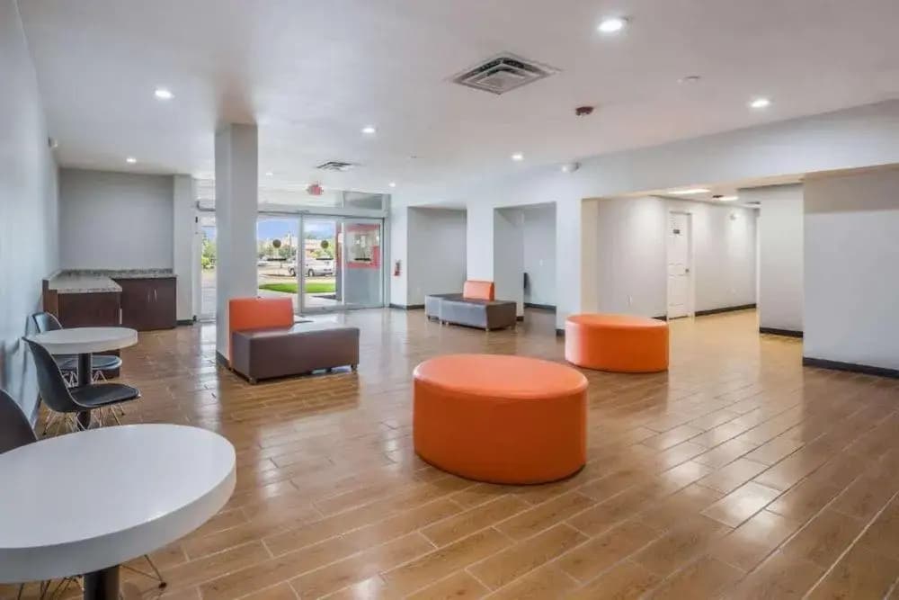 OYO Hotel Orlando Airport - photo 11