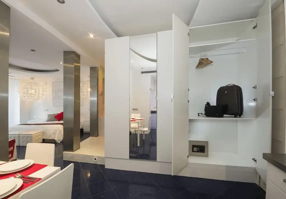 Alaia Holidays Apartments And Suite Caballero De Gracia - photo 9