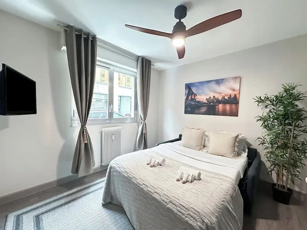 1601 Dumont - photo 3