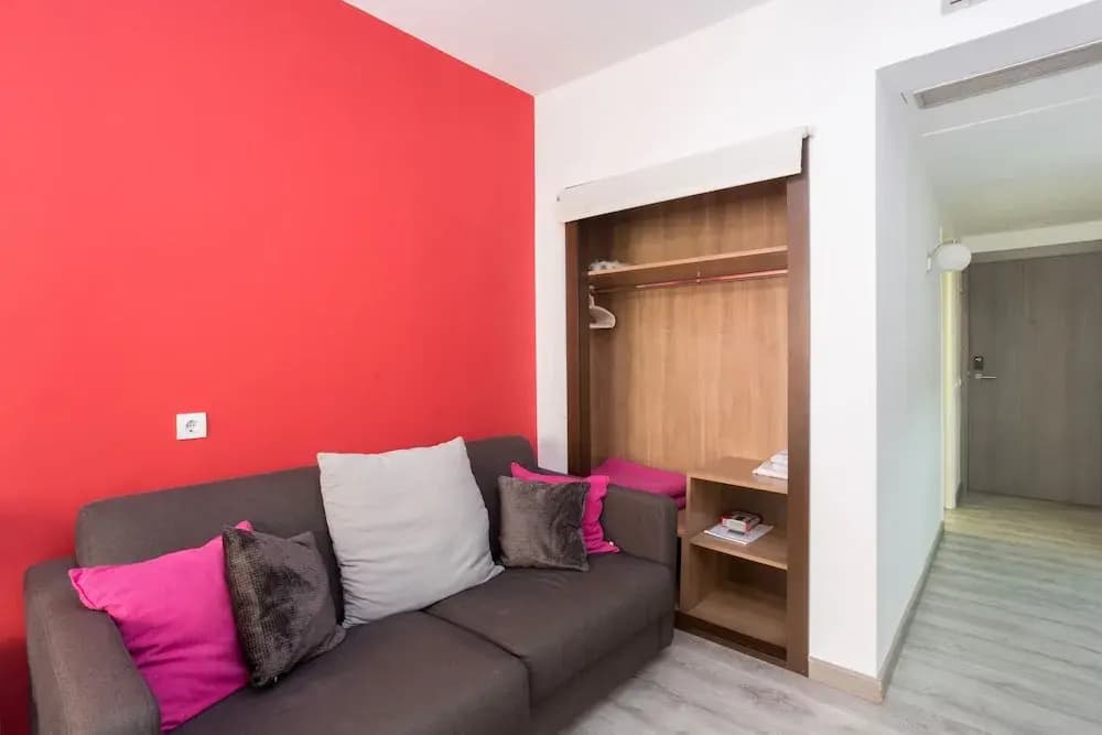 Colourful Studios In Recoletos By Allo Housing - photo 4