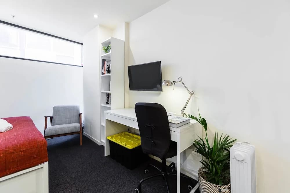 EMILY, Carlton Studio Apartment - photo 6