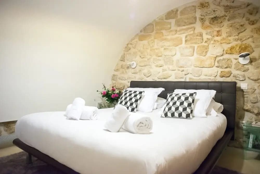 Jardin Priv Gorgeous 3 Bed House in Le Marais - photo 1