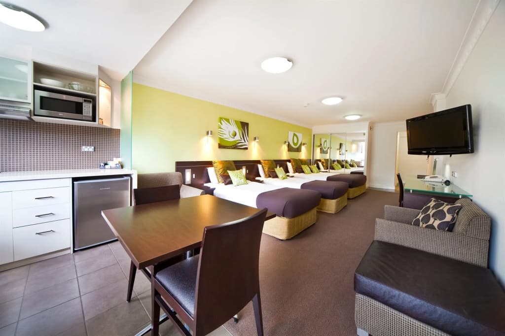 Hyde Park Inn - photo 25