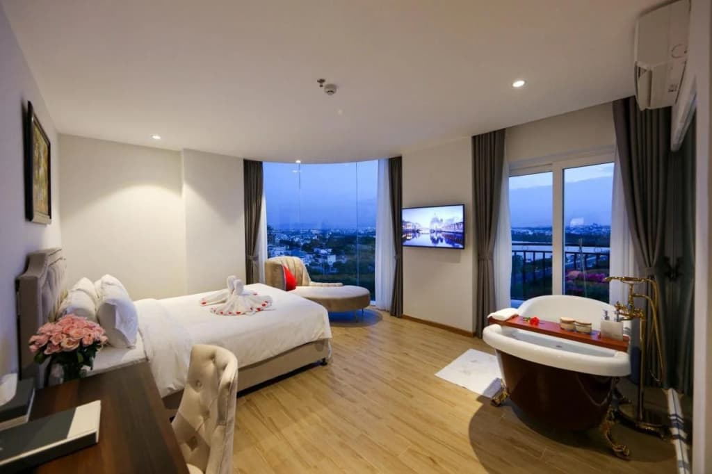 RHM Luxury Hotel And Suite - photo 2