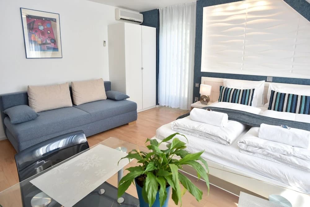 Hillside Premium Apartments - photo 4