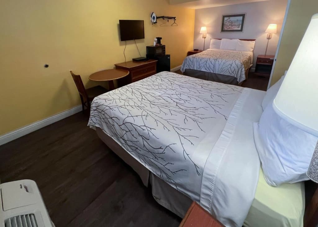 Van Ness Inn - photo 3