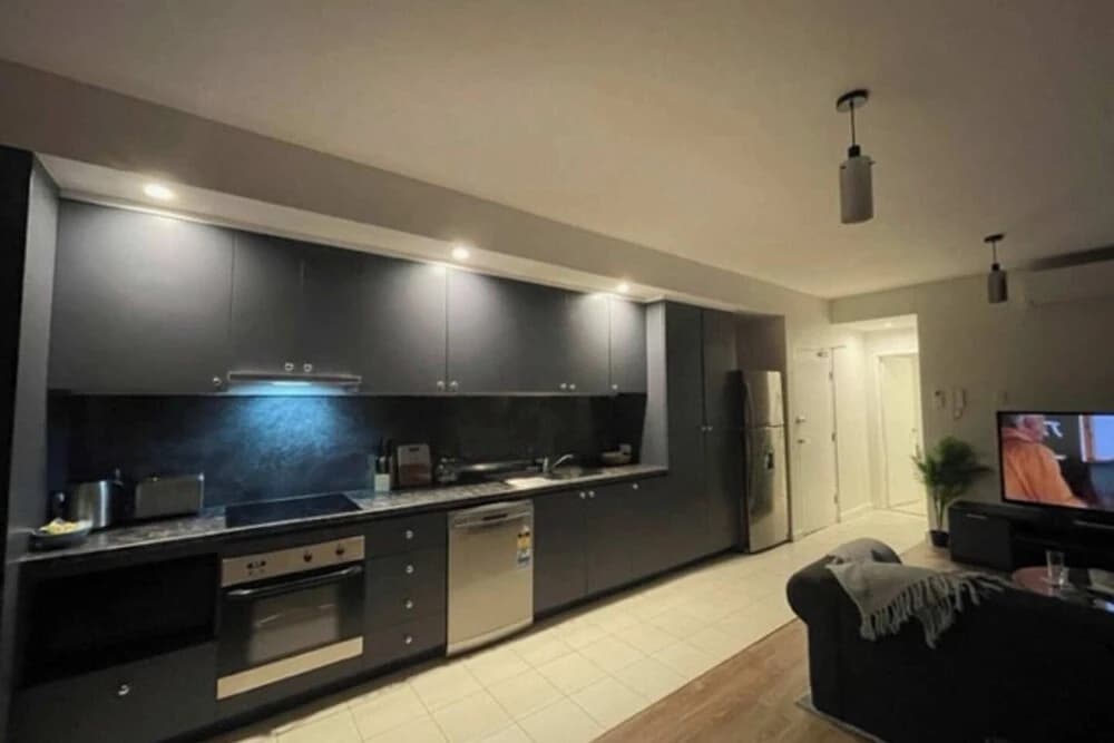 Spacious One Bedroom Apartment- With Large Balcony - photo 1