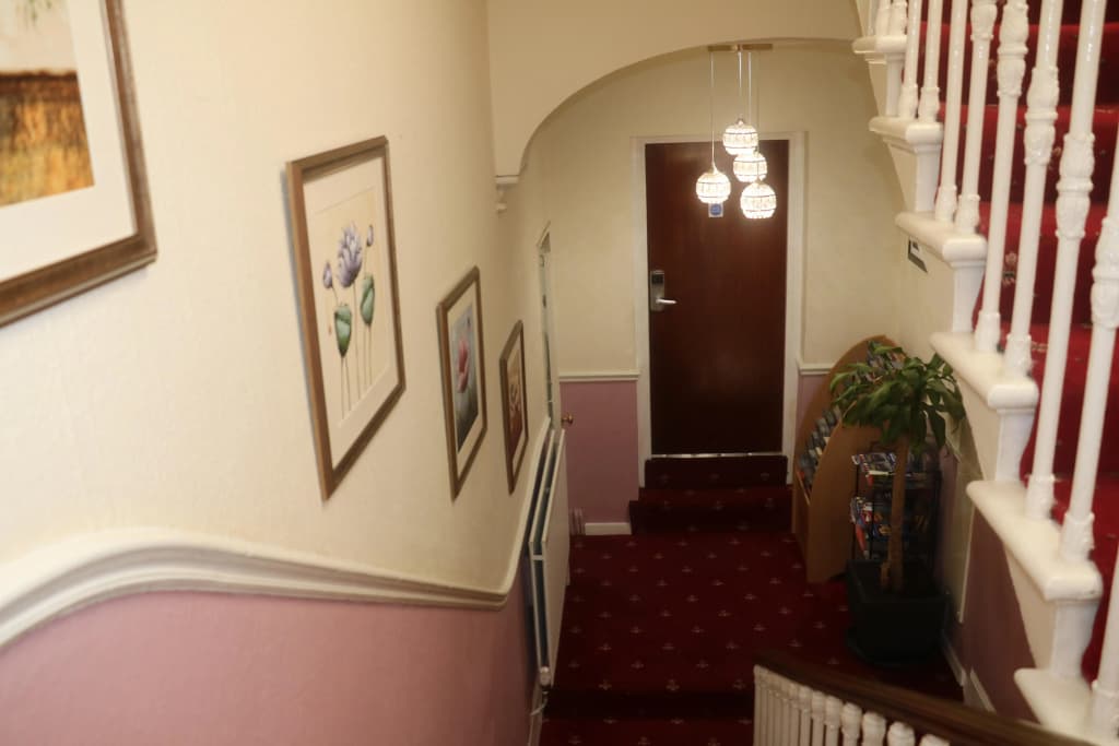 Barry House - photo 11