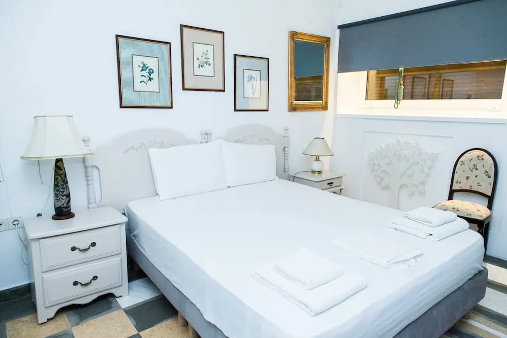 Chic Charming Central Athens Apt. - photo 3