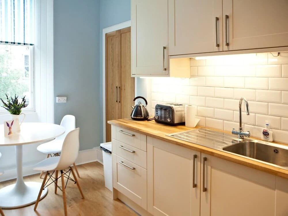 Edinburgh Serviced Apartment - photo 15