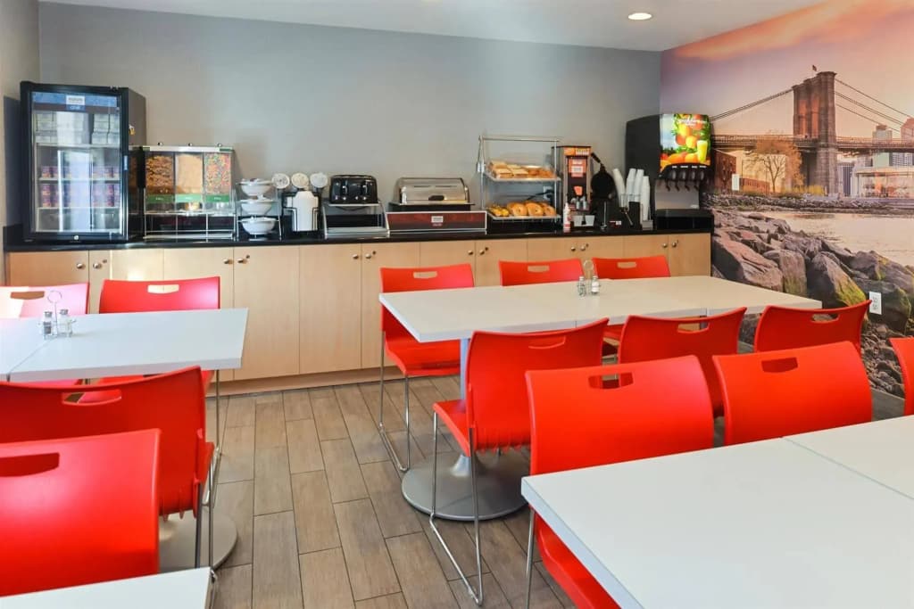 Red Lion Inn and Suites Brooklyn - photo 21