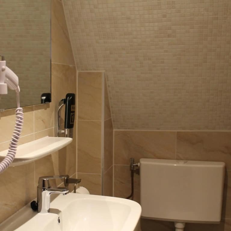 Aston City Hotel - photo 28