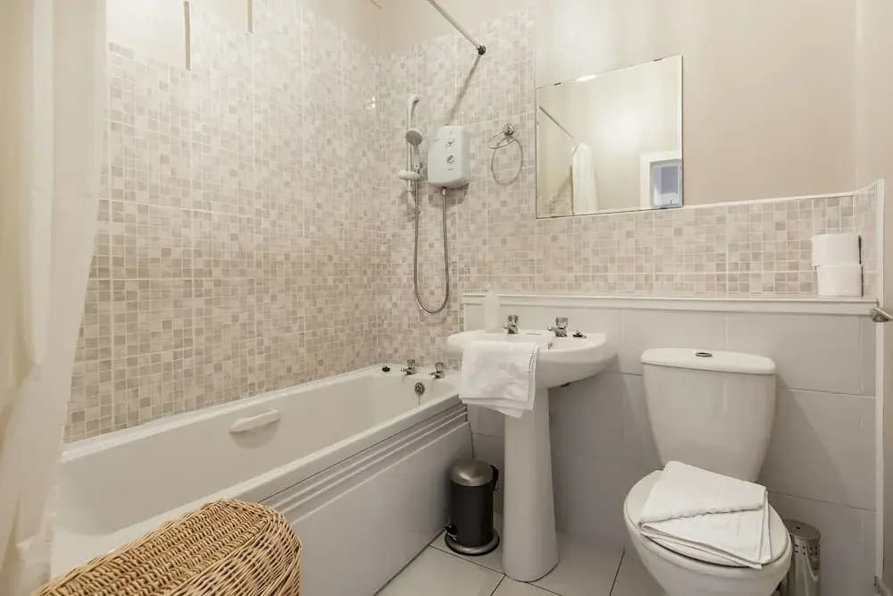 St Mary's Street 3 Bed Apartment In the Old Town - photo 7