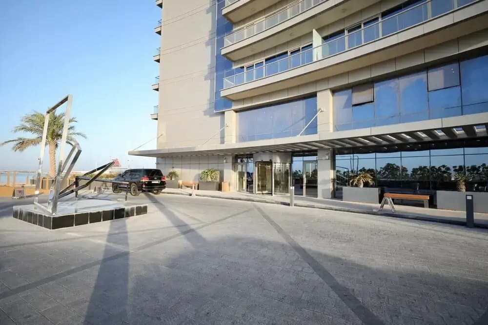 Waterfront 2 Bed Apartment Sleeps 4 With Parking - photo 1