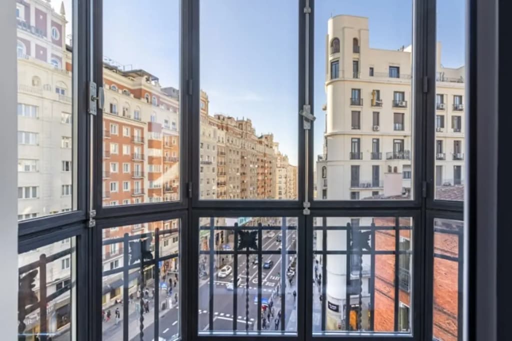 Ikonik Gran Via - photo 18