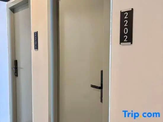 Upper Hotel Suites - photo 2
