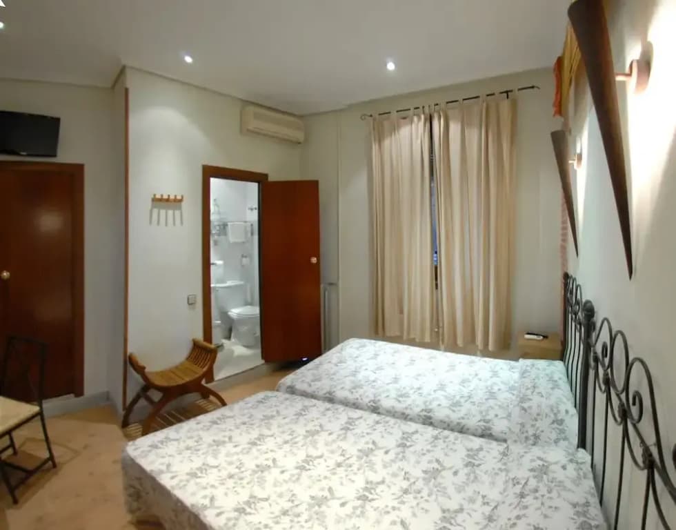 Hostal La Plata - photo 2