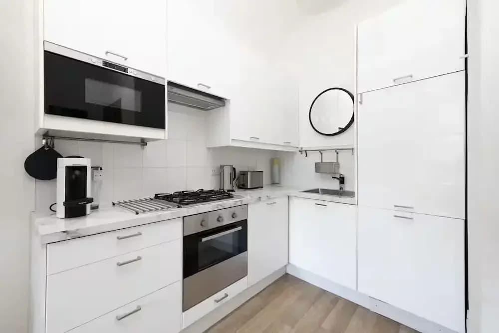 Bright and Modern Flat with desk - photo 11