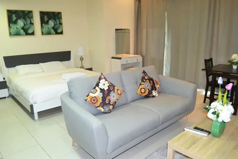 Sea view furnished STUDIO with balcony in Marina - JMI - photo 5