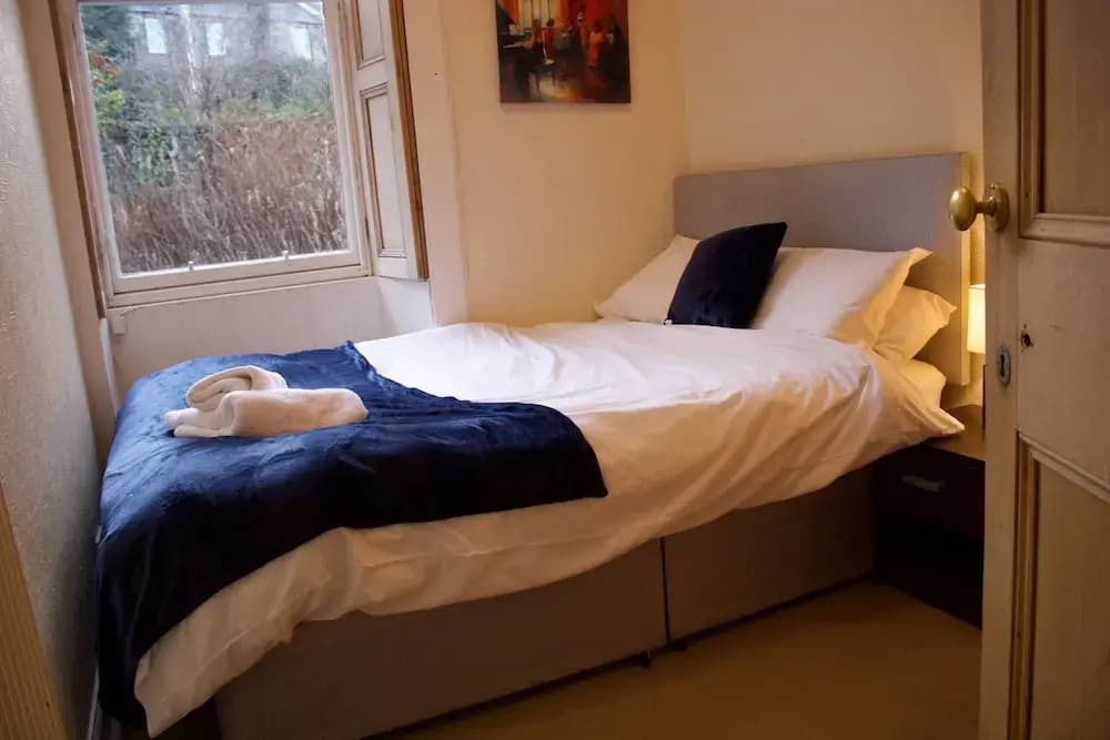 3 Bedroom City Centre Apartment - photo 8