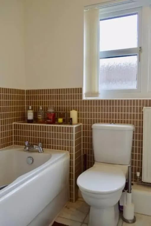 3 Bedroom House With Parking - photo 6