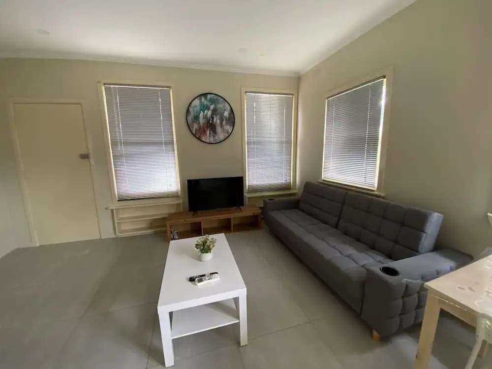 Mitcham train station  2 bedrooms unit - photo 4