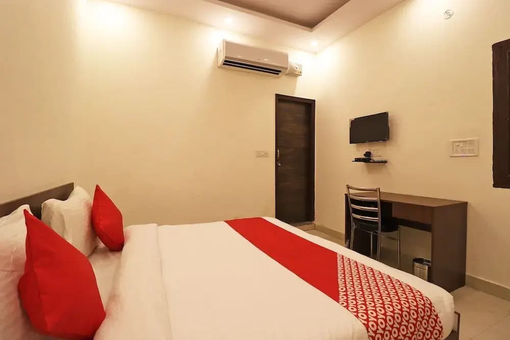 Oyo Flagship 36992 Sidharth Plaza Haiderpur - photo 6