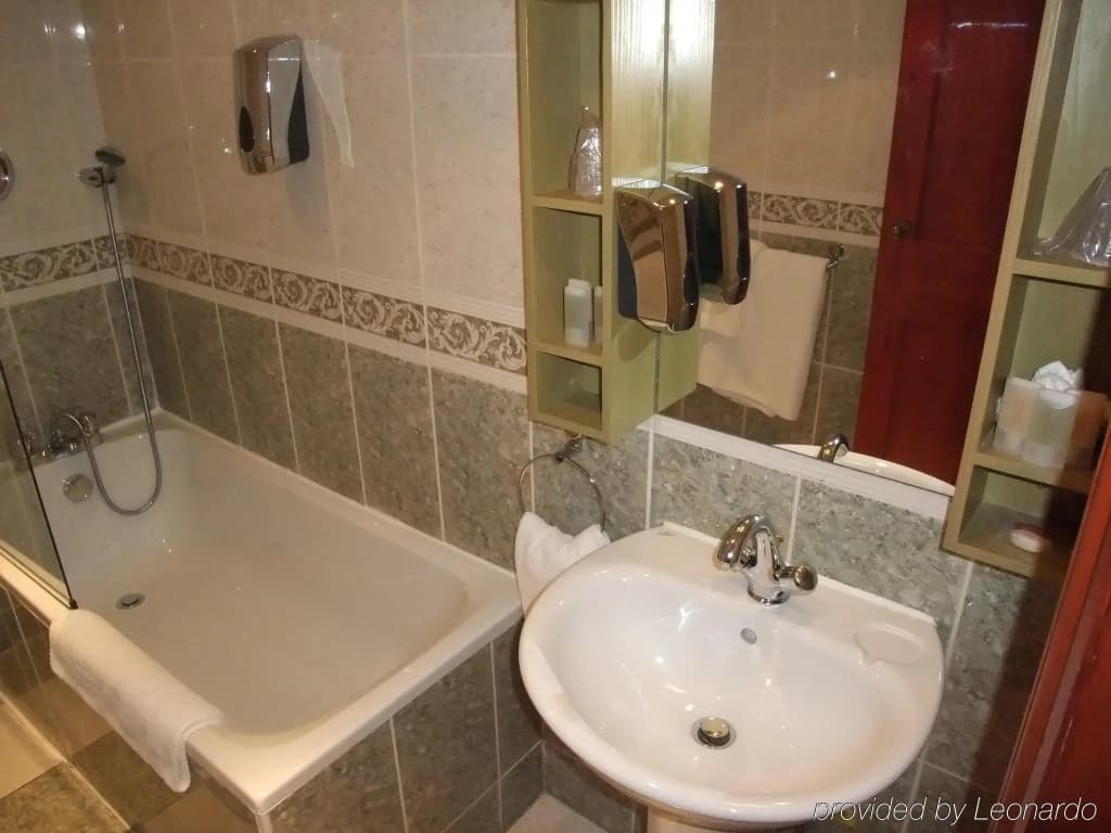 Harefield Manor Hotel - photo 10