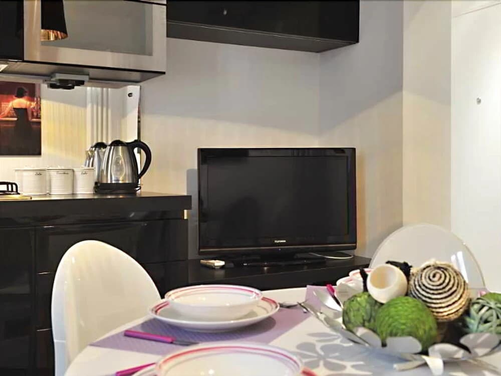 Art Deco Apartment - photo 10