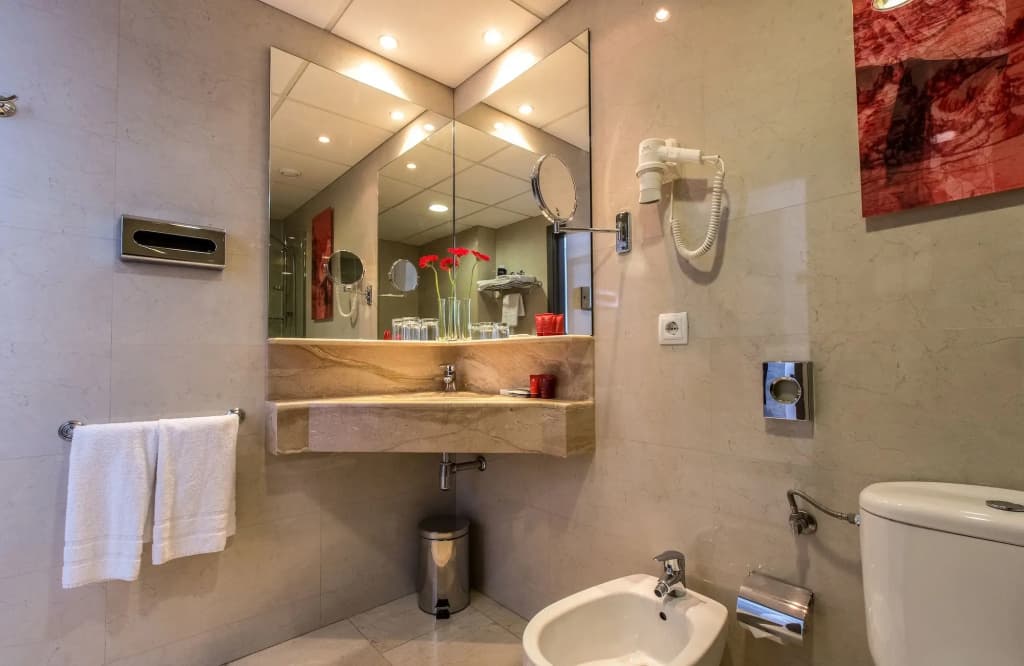 Leonardo Hotel Barcelona Las Ramblas - photo 10