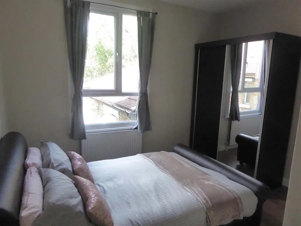 Turnpike House - photo 2