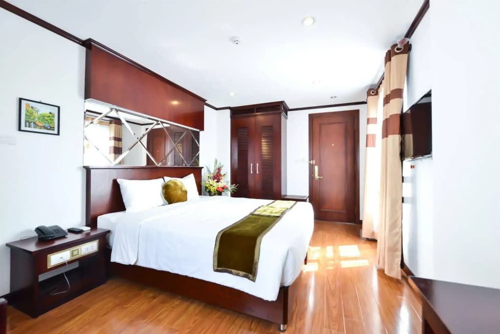 May De Ville Lakeside Hotel - photo 6