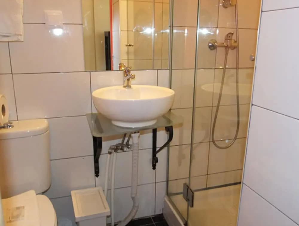 Lisbon Budget Inn - photo 8
