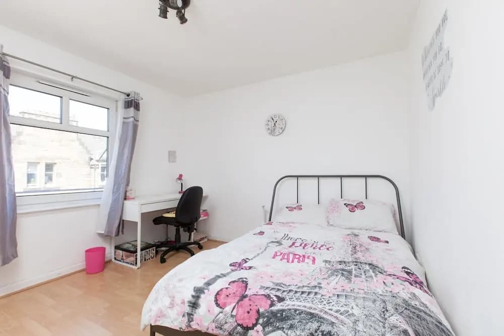 Ideal Fringe Base: Great Value + Free Parking! - photo 12