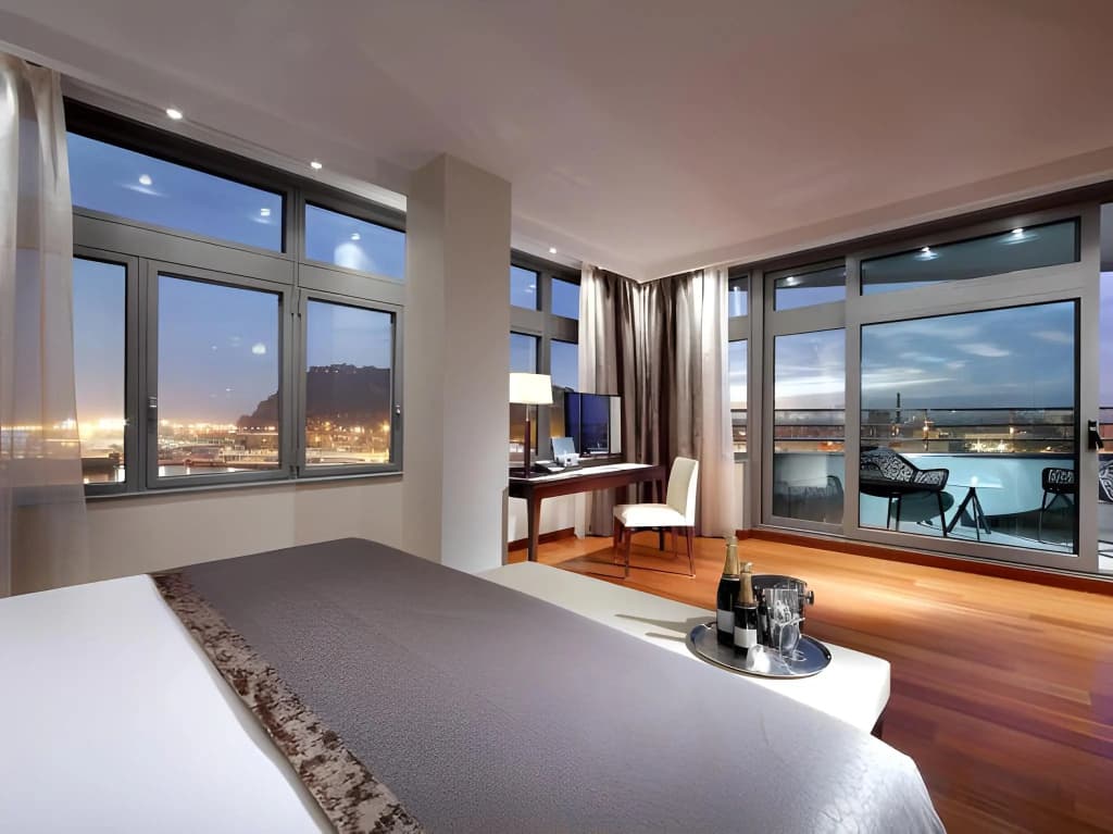 Eurostars Grand Marina - photo 8
