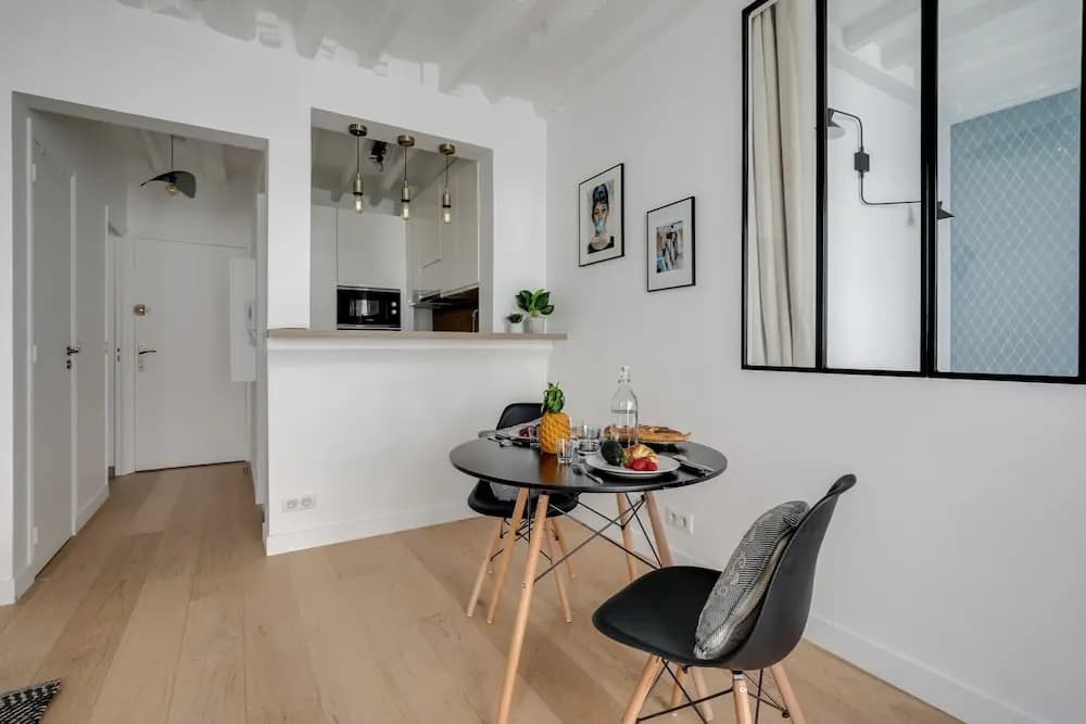 Beautiful new Apartment in a Pedestrian Street, Near Champs Elysees - photo 9