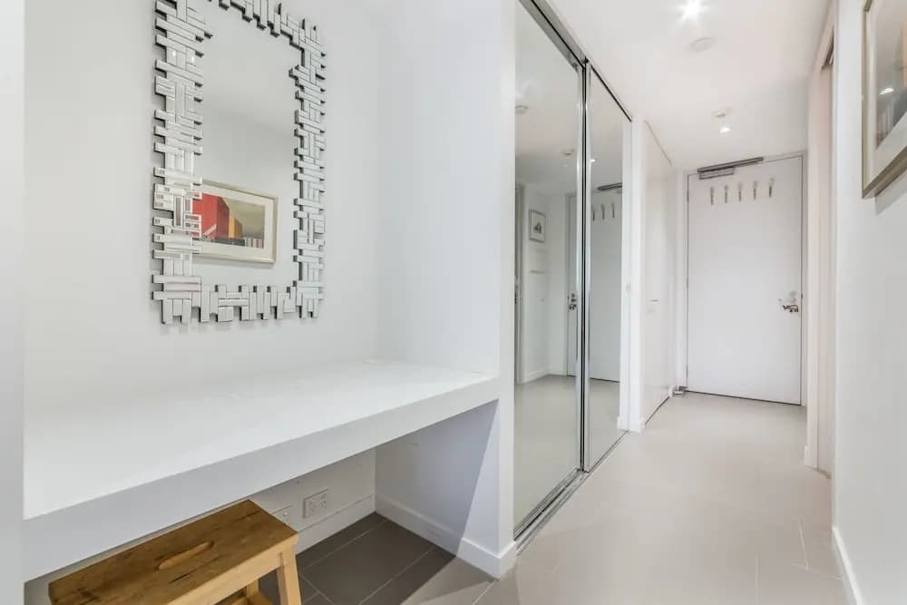 Elegant 1 bed 1 Bath Apartment, Free Parking - photo 8