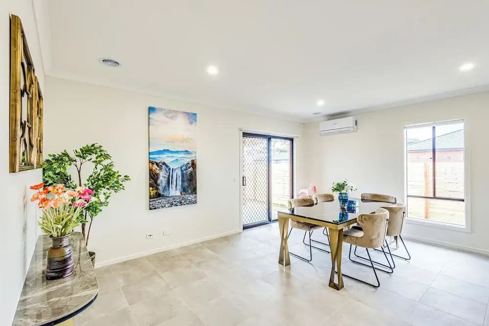 StayAU Charming 4BR Retreat Wyndham Vale - photo 11