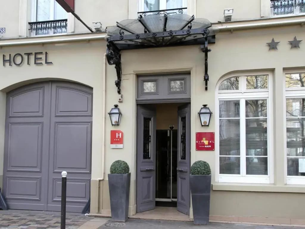 Hotel L'Interlude - photo 1