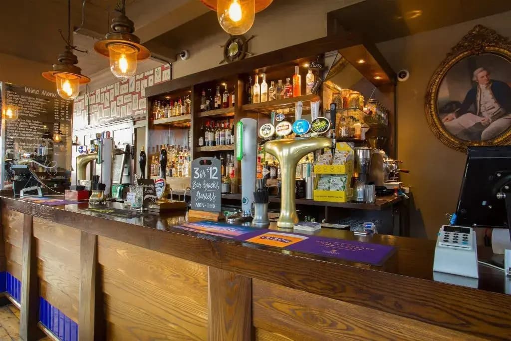 The Captain Cook Hotel - photo 17