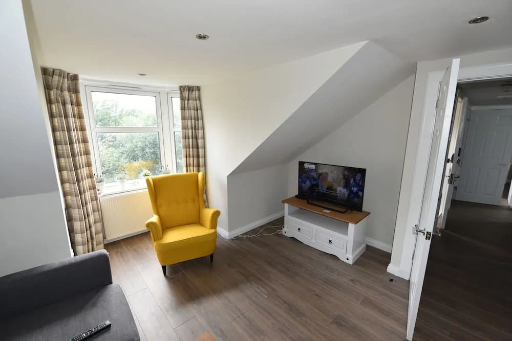 First - Seagate House Apartment - photo 1