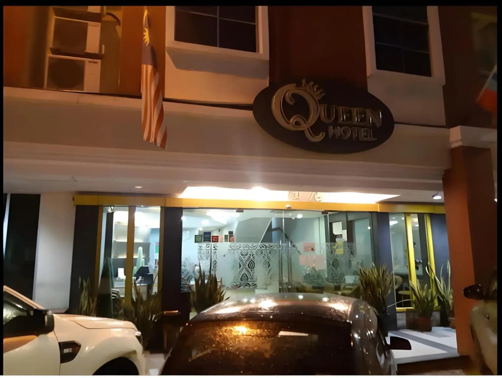 Queen Hotel - photo 1