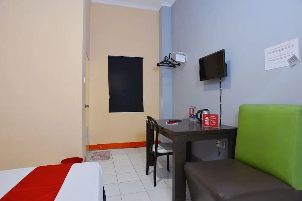 ZEN Rooms Basic Near Pasar Baru - photo 4