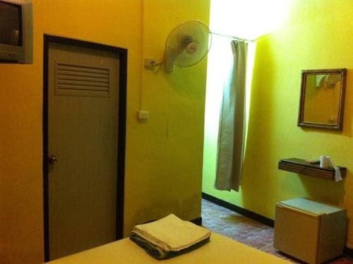 Gaeng Phet Restaurant & Guesthouse - photo 9