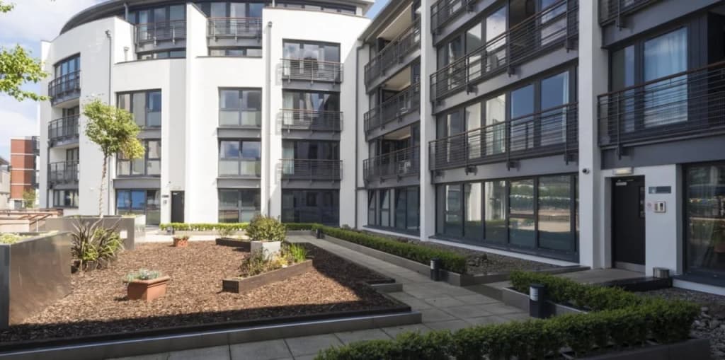 Fountain Court Apartments - EQ2 - photo 9